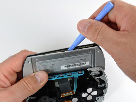 SERVIS PSP GO výmena LCD modulu